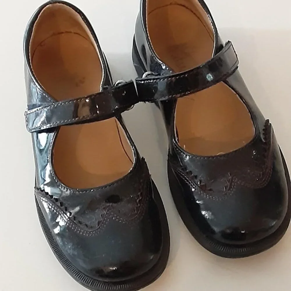NATURINO Wing Tipped Navy w/ Burgundy Trim Patent Leather Maryjane shoes